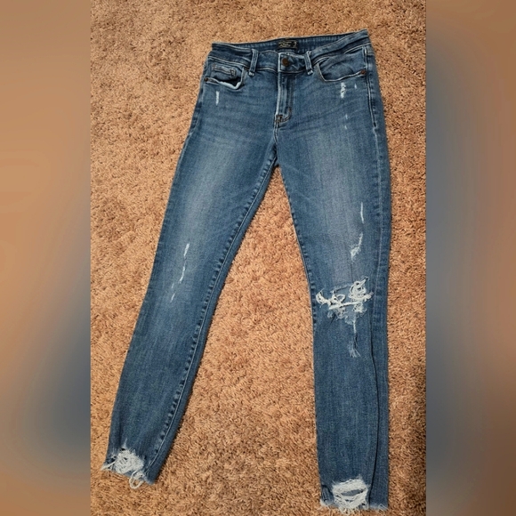 Abercrombie & Fitch Harper Low Rise Ankle Jeans / Size 26/ 2R - Picture 1 of 4
